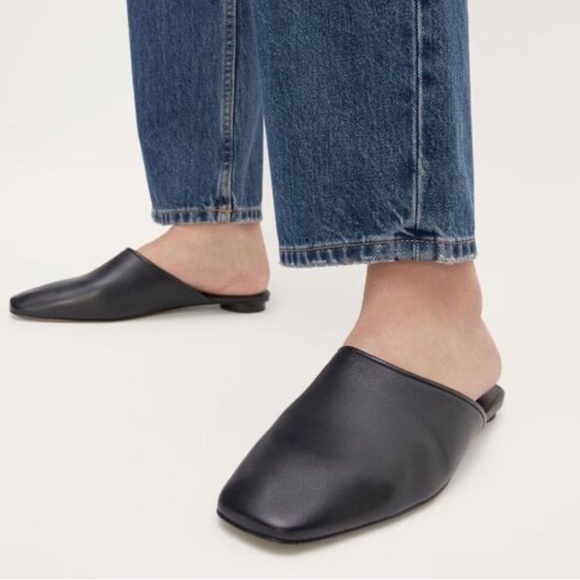EVERLANE The Day Mule in black leather